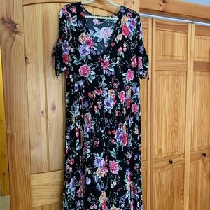 Torrid Size 2 Long Floral Dress NWOT 🌸